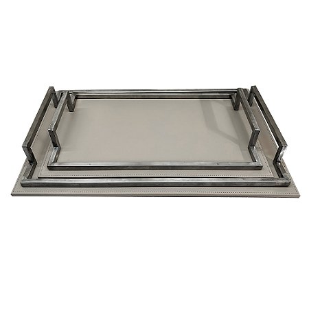 CJ DE 2 BANDEJAS DECORATIVAS EM MADEIRA REVESTIDO EM PU CINZA E PRATEADO G50CM X
