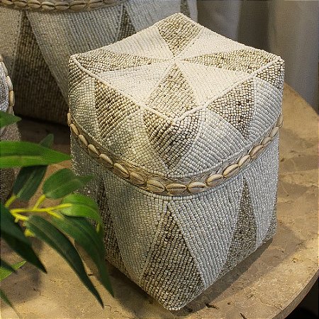 CAIXA FIBRA NATURAL REVESTIDA EM MIÇANGA CINZA E BRANCO PEQUENA