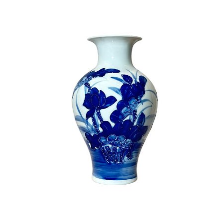 FLOREIRO IMPORTADO PORCELANA AZUL E BRANCA EM RELEVO KOI D14 X A22CM