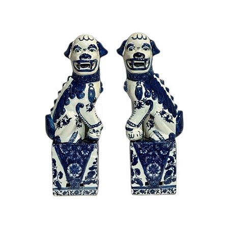 CONJUNTO 02 CÃES DE FÓ EM PORCELANA IMPORTADA AZUL E BRANCO GRANDE D9,5CM X A33CM