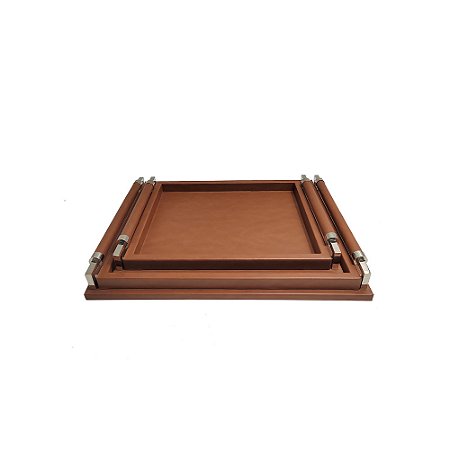 CJ DE BANDEJAS EM COURO SINTETICO MARROM E ALCA PRATA 2PCS