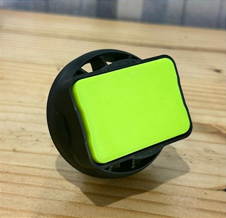 Suporte de Wideband Fueltech para saída de ar Audi A1