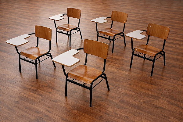 30 Cadeiras Escolar Madeira Bom Estado