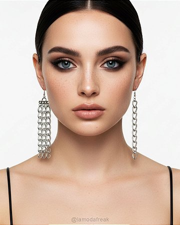 BRINCO CORRENTE PRATEADA ASSIMÉTRICO - AC240