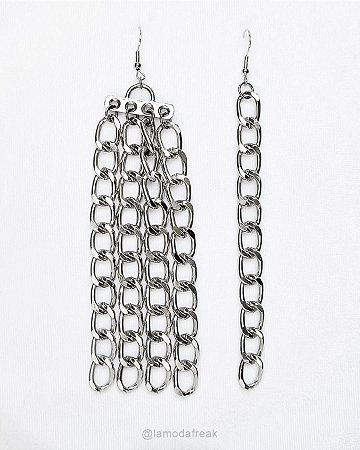 BRINCO CORRENTE PRATEADA ASSIMÉTRICO - AC240