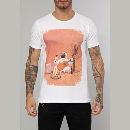 Camiseta Red Feather Lua Em Marte Branca