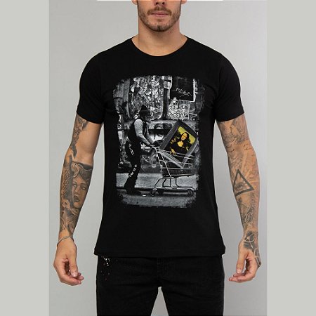 Camiseta Red Feather Trash Art  Preta