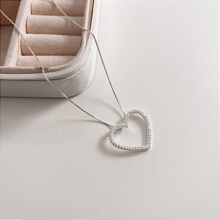 Colar coração vazado cravejado 23mm 45cm