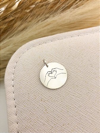Pingente Medalha Mãozinha de Coração