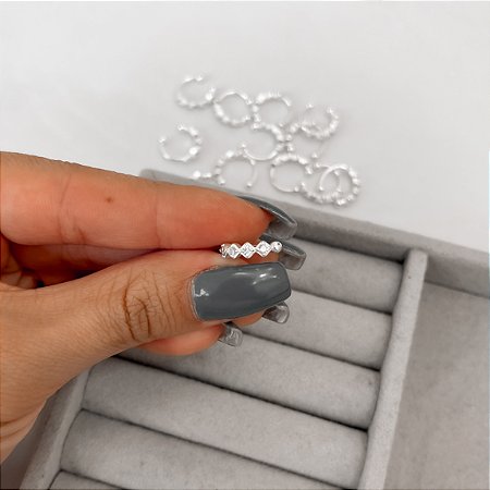 Piercing fake losangos cravejados
