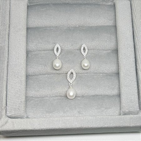 Conjunto brinco e pingente oval com pérola