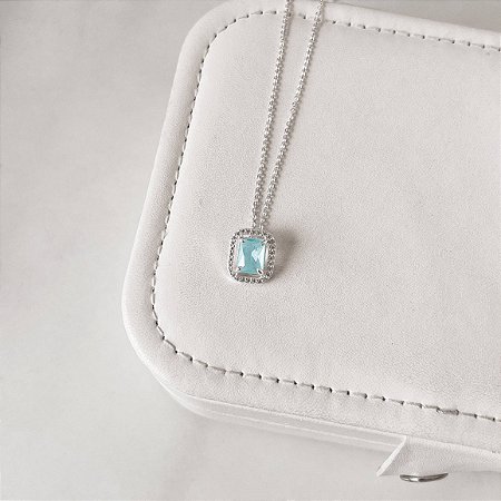 Colar zircônia retangular azul claro com cravejado