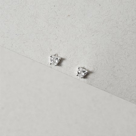 Brinco infantil zircônia coração 4mm tarraxa baby