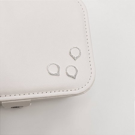 Piercing argola V cravejado 10mm