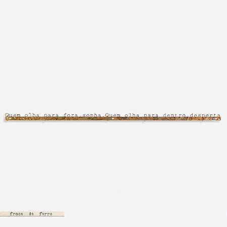 Frase de Ferro -  Quem olha para fora, sonha. Quem olha para dentro, desperta.