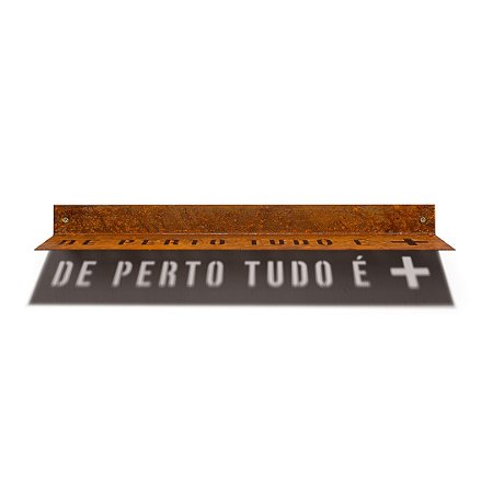 Placa em ferro - De perto tudo é mais