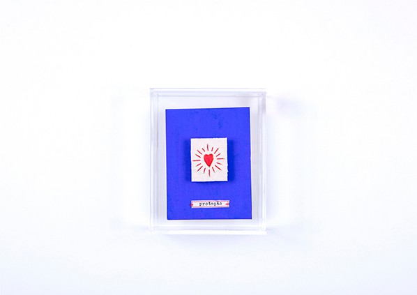 Quadro Acrílico Colagem P - Coração Proteção