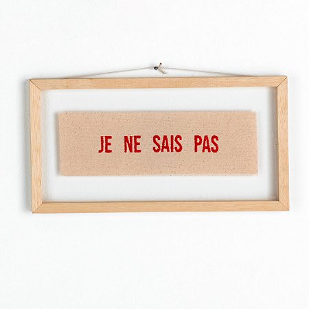 Quadro Moldura Acrílico Duplo Bordado P - Je Ne Sais Pas