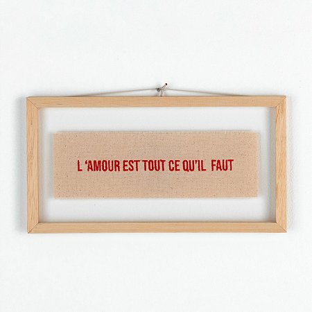 Quadro Moldura Acrílico Duplo Bordado P - L'amour Est Tout Ce Qui íl Faut