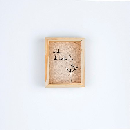 Quadro Bordado c/ Acrílico - Muda