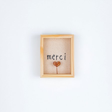 Quadro Bordado c/ Acrílico - Merci