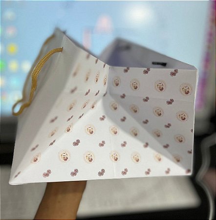 Sacola 25,3 x 21,2 x 14  (Papel offset branco e alça cordão) - 50 unidades