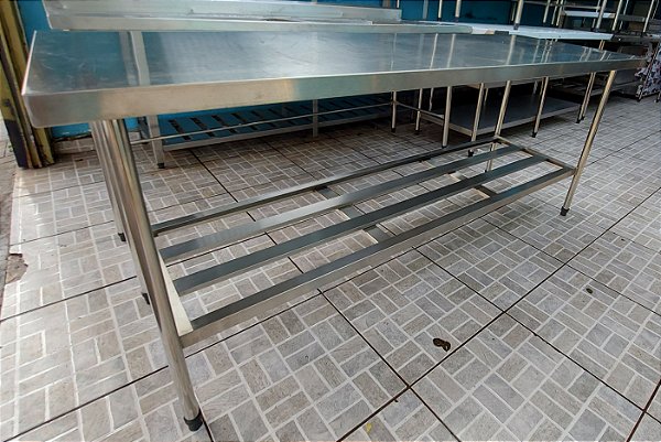Mesa de Inox 2,0 Mt com Prateleira Gradeada [usada]