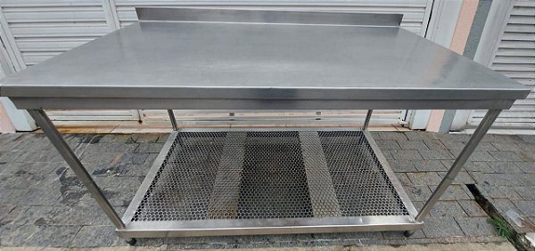 Mesa de Inox 1,50 Mt com Prateleira Inferior Grelha Desmontável [usada]