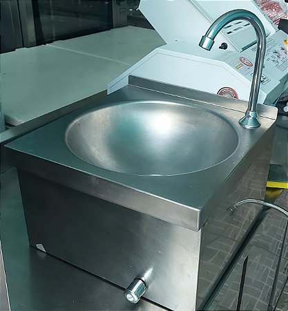 Pia de Assepsia 100% Inox Acionamento Joelho [usada]
