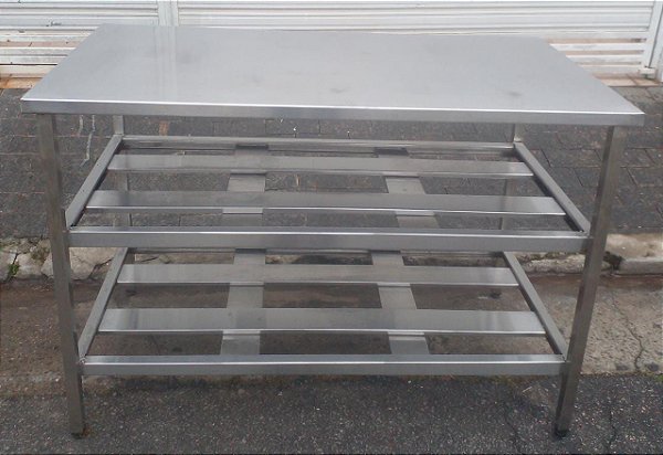 Mesa 100% Inox 1,30 mt. com DUAS Prateleiras Gradeadas [Usada]