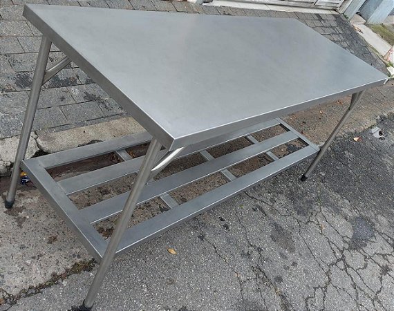 Mesa 100% Inox 1,90 mt. com Prateleira Gradeada [usada]