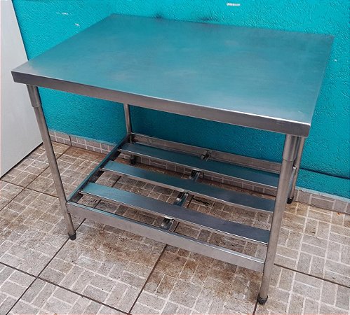 Mesa 100% Inox 1 mt. com prateleira gradeada [Usada]