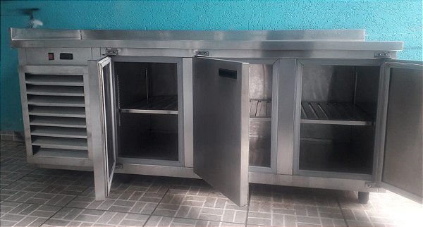 Balcão de Encosto Refrigerado 3 Portas Todo em Inox 2 Metros 220V (Prateleiras, paredes e fundo em Inox) [Usado]