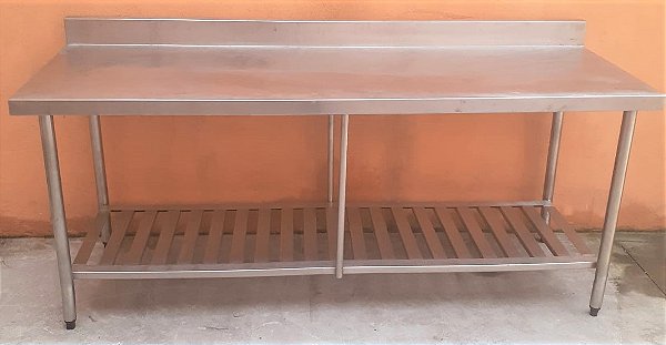 Mesa 100% Inox com prateleira inferior gradeada - 2m [Usada]
