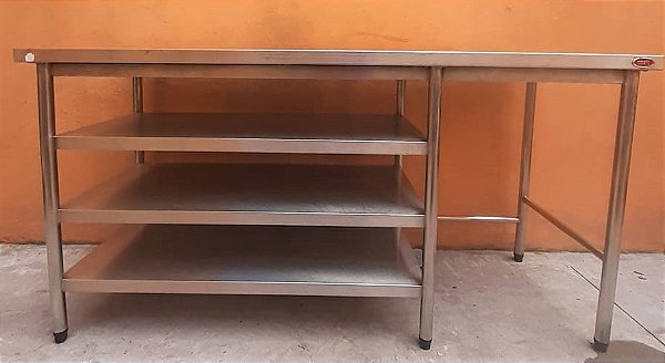 Mesa 100% Inox com 3 prateleiras Lisas - Cozil 1,75m [Usada]