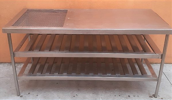 Mesa 100% Inox com 2 prateleiras gradeadas - 1,60m [Usada]