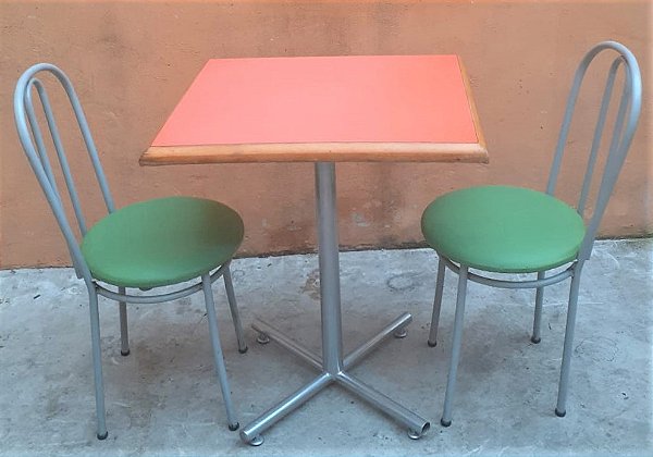 Jogo de mesa com 2 cadeiras - [Usada] - Ilha das Cozinhas - Comércio de  equipamentos para Bares e Restaurantes