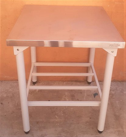 Mesa com prateleira inferior - 70cm - Innal [Usada]