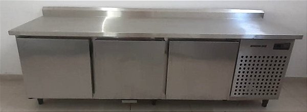 Balcão refrigerado com 3 Portas Inox dentro e fora - 2,5m Scuderia Inox [Semi-novo]