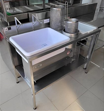Mesa para Empanar Frango 1.20m Com Filtro de Empanar [Usada]