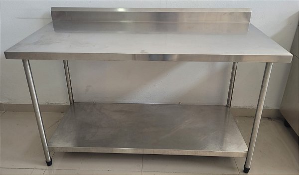 Mesa 100% Inox com prateleira inferior lisa 1.40m x 60xm [Usada]