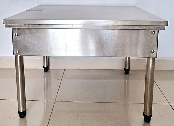 Mesa de apoio baixa  - 50x70x60cm (AxLxP) [Usada] * Com pequena avaria no tampo