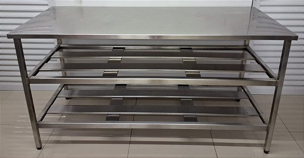 Bancada / Mesa de Inox com 2 prateleiras inferiores - 1.70m x 70cm x 90cm [Usada]