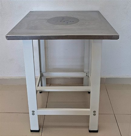 Mesa / Bancada de Inox com os pés com prateleira inferior gradeada [Usada]