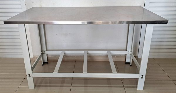 Bancada/ Mesa de Inox com os pés de ferro - 1.5m x 70cm x 85cm [Usada]