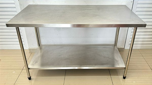 Mesa / Bancada de Inox com 1 prateleira lisa - 140x90x70cm [Usada]