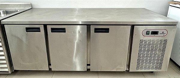 Balcão Refrigerado Inox 03 Portas Tampo Liso 2m x 70cm x 85cm 220V 350L - Topema [Usado]