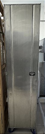 Armário / Carrinho de Pão Fechado Todo Inox Dentro e Fora + Rodízios *Com 20 Assadeiras 40x80cm [Usado]