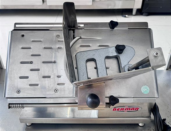 Cortador / Fatiador De Frios Bm96 Inox Lâmina De 202mm Bermar Bivolt [Usado]