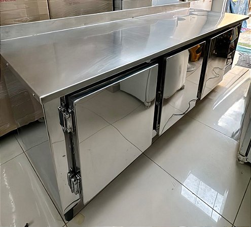 Balcão Refrigerado Inox dentro e fora 03 Portas Largas 2.34m x 75cm x 90cm [Usado ]